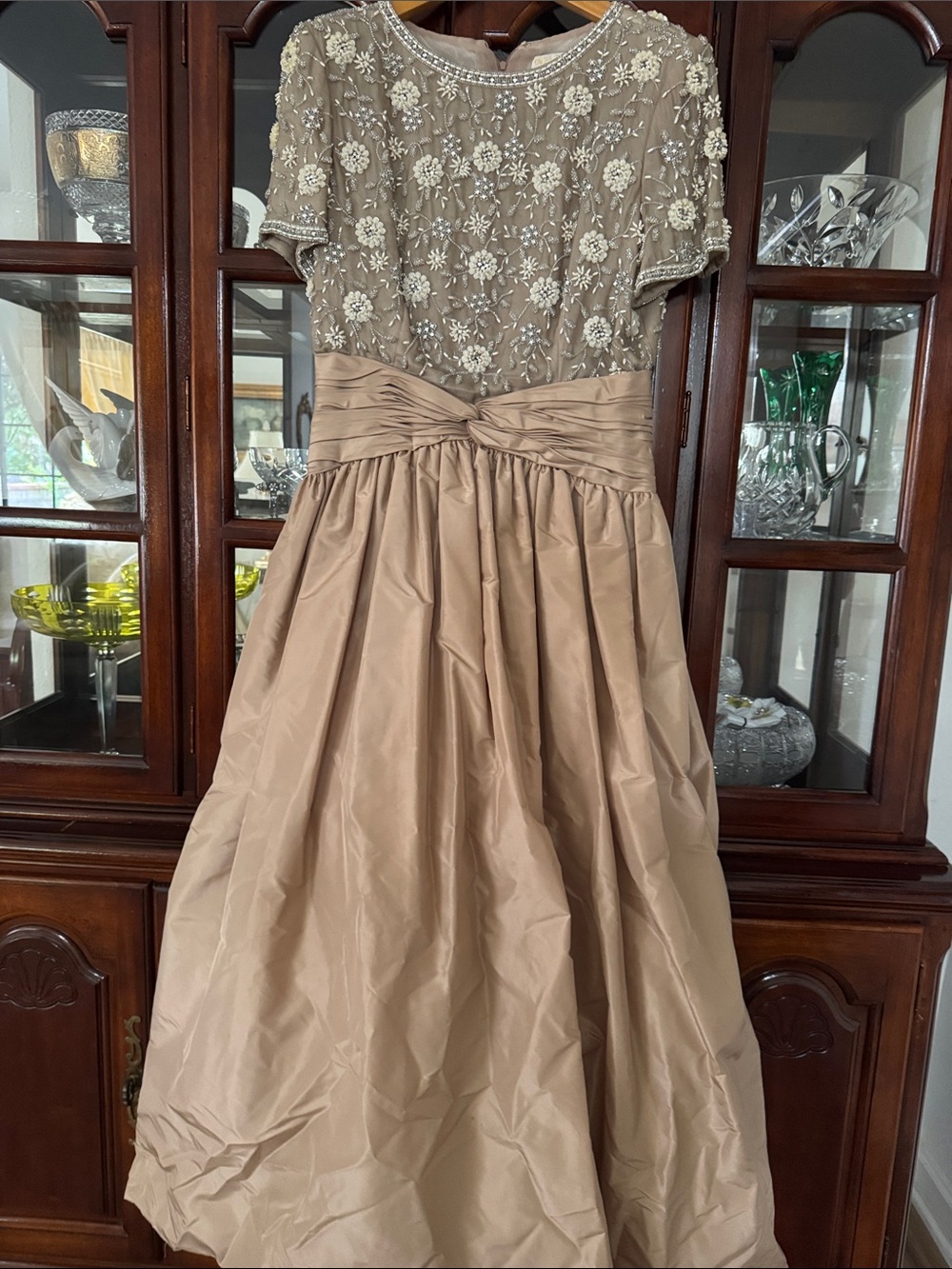 Ladies, vintage gown D